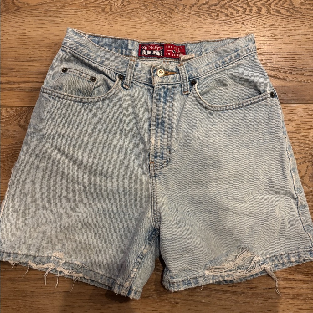 Light wash vintage old navy jorts with a flattering cut.